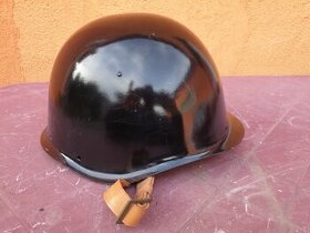 Prodám starou vojenskou helmu