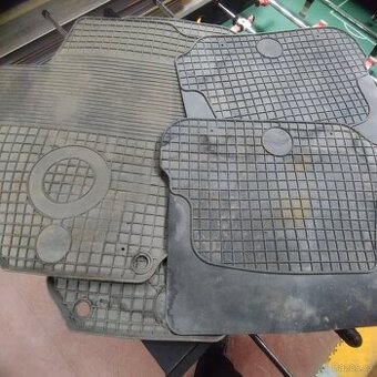 Gumové autokoberečky