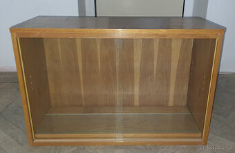 Sběratelská RETRO vitrína / obývací skříň – UP závody Rousín