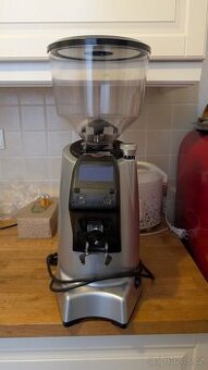 Mlynek na kavu Eureka Zenith