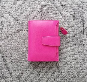 Nová růžová peněženka