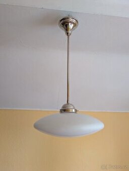 Art Deco lustr niklovaná mosaz, uzavřené bílé velké stínidlo