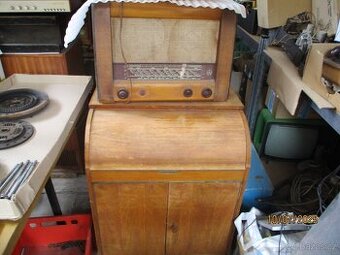 Stará rádia dle vlastního výběru a různé radiodíly.