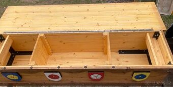 Masivní dřevěná truhla / lavice – ruční práce