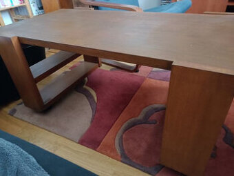 Konferenční STŮL s poličkami kvalitní materiál