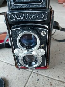 Prodám starý fotoaparát Yashica