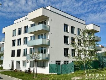 Prodej bytu 3+kk s velkou předzahrádkou, parkovacím stáním, 