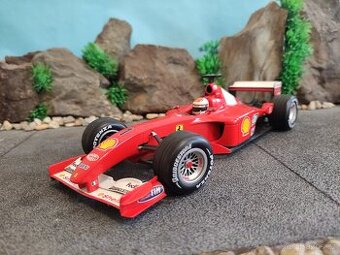 Prodám model 1:18 Ferrari F1 F2001 - 1