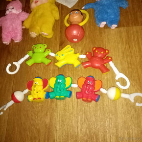 Prodám staré řetězy na kočárek chrastítka, hrkačky a kapesní