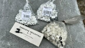 Prodám natloukací plastové kabelové příchytky vel.5a7a9mm - 1