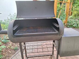Smoker na pomalé grilování