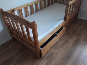 Borovicová postel 180 x 80 s šuplaty