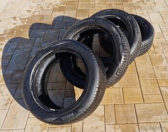 PIRELLI R19 235/55