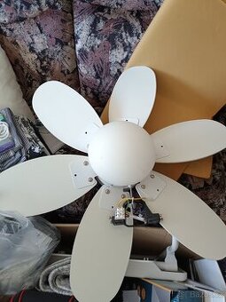 Stropní svítidlo s ventilátorem