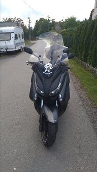 Yamaha XMAX 400