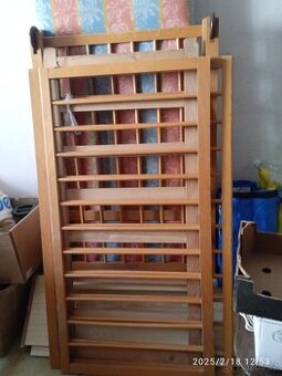 dětská postýlka ,kočárek, sáně, odrážedlo, stoleček  apod.