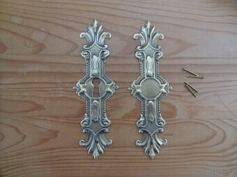 Mosazné ražené štítky s dírou nebo bez, světlejší