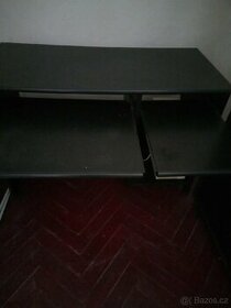 Kancelářský stůl