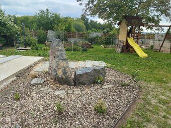 solitér kámen balvan