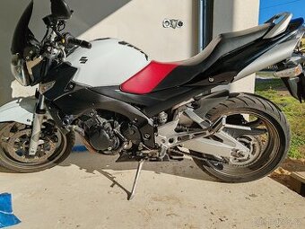 Suzuki GSR 600, 2007