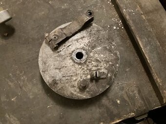 jawa pionýr 555, brzdový štít s paknama