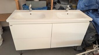 Koupelnový nábytek - dvojumyvadlo a 2x skřínka se zrcadlem