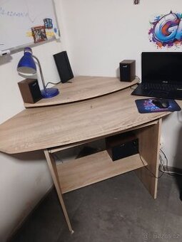 Psací stůl