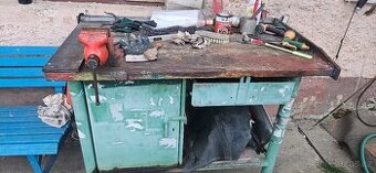 Pracovní stůl se svěrákem YORK – bytelný, poctivý