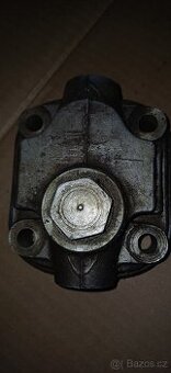 Řídícím ventilem (rozvaděč) Zetor - 1