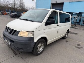 VW Transporter T5 9 MÍST