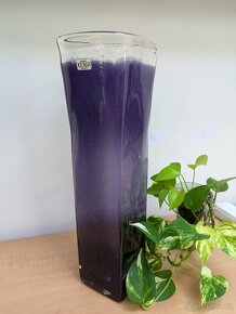 Fialková podlahová váza