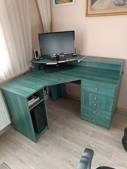 Stůl pod počítač