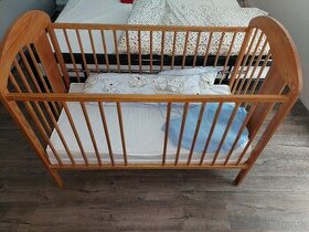 Dřevěná postýlka