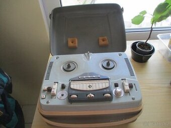 KOTOUČOVÝ MAGNETOFON SONET B3 ANP 212