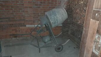 Malá stavební míchačka