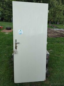 Staré interiérové dřevěné dveře 80P bez zárubní