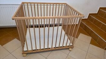 Dětská ohrádka s kolečky