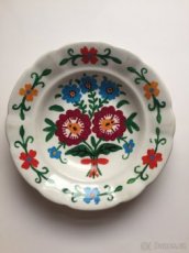 Starý ručně malovaný talíř
