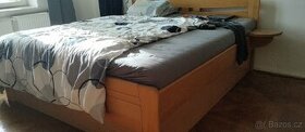 Obrovská postel s úložným prostorem z masivu - 1