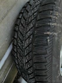 Zimní pneu 215/65R16