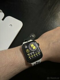 Apple Watch SE (2022) 44mm, Wi-fi + Cellular síť