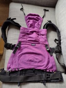 Ergonomické nosítko Kibi + odsávačka hlenu a dudlíky ZDRARMA