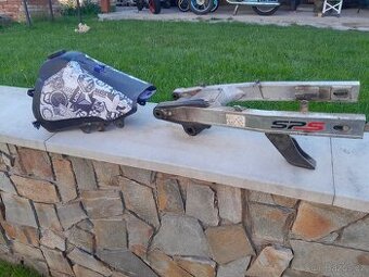 Nádrž a kyvka Yuki tr 125