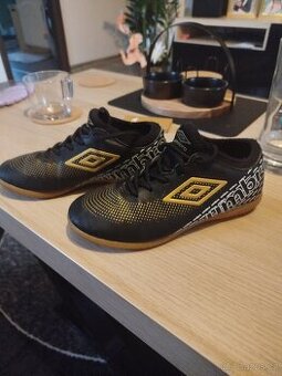 Kopačky 32 Umbro sálové