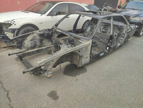 Bmw e32 karoserie