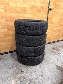 Zimní pneu 215/50/18