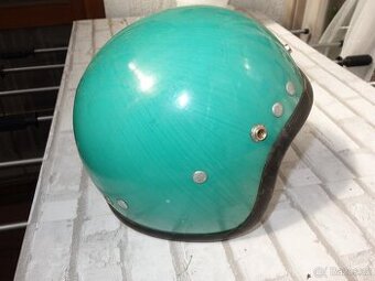 Stará helma na motocykl - 1