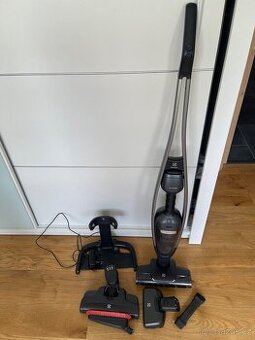 AKU tyčový vysavač Electrolux na díly