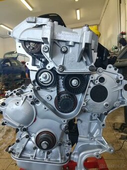Motor 2.5 Dci nebo jen spodek motoru  G9u