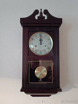 Nástěnné kyvadlové hodiny